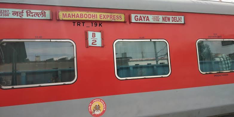 No passenger get hurt as 2 coaches of Delhi-bound train separate from engine…….